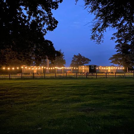 The Shepherds Huts & The Well Lodge At Ormesby Manor Ormesby Saint Michael Buitenkant foto