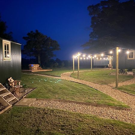 The Shepherds Huts & The Well Lodge At Ormesby Manor Ormesby Saint Michael Buitenkant foto