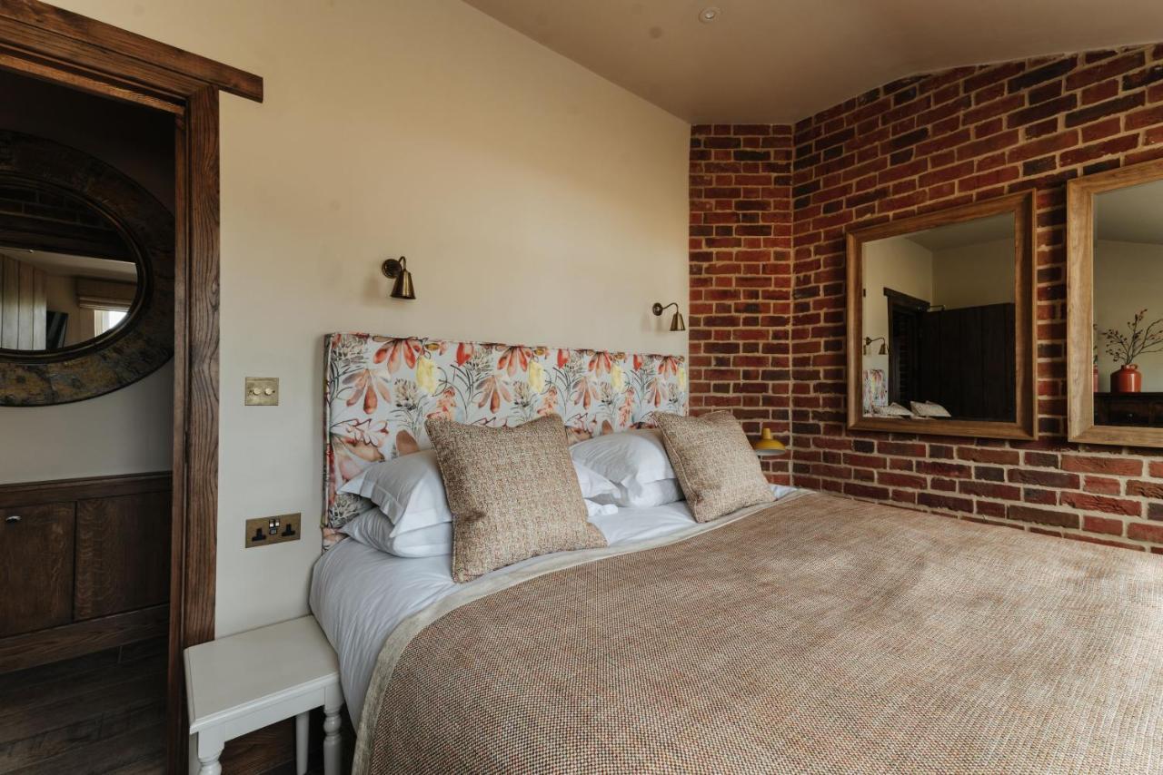 The Shepherds Huts & The Well Lodge At Ormesby Manor Ormesby Saint Michael Buitenkant foto