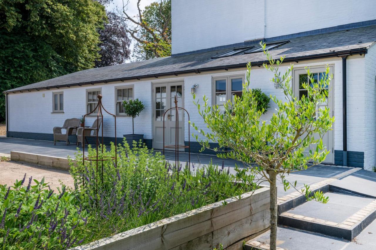 The Shepherds Huts & The Well Lodge At Ormesby Manor Ormesby Saint Michael Buitenkant foto