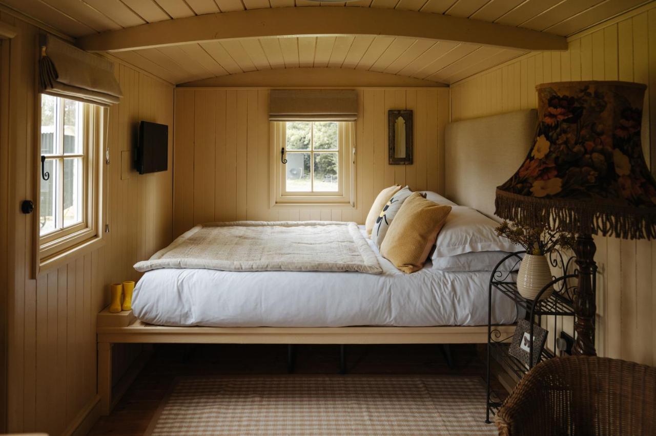 The Shepherds Huts & The Well Lodge At Ormesby Manor Ormesby Saint Michael Buitenkant foto
