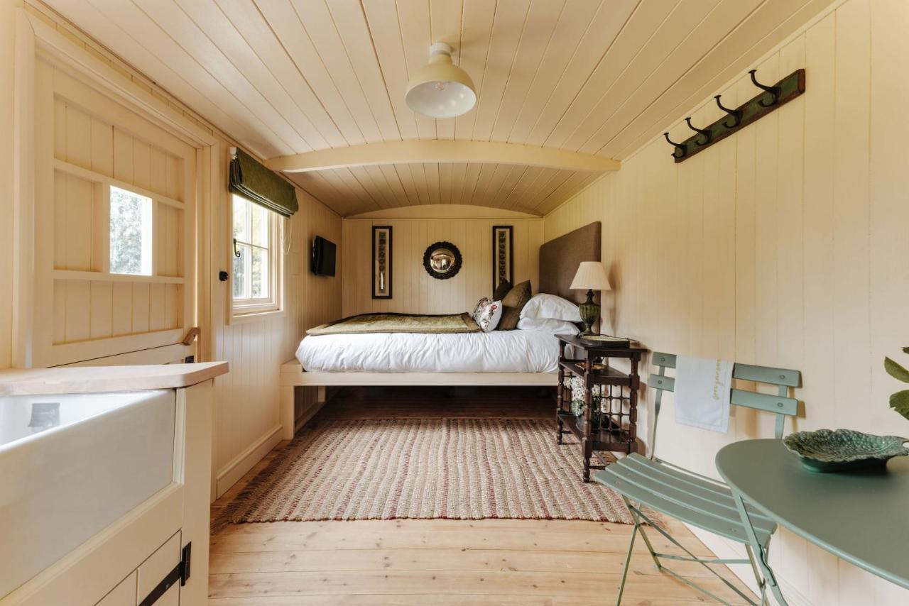 The Shepherds Huts & The Well Lodge At Ormesby Manor Ormesby Saint Michael Buitenkant foto